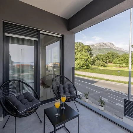 Scenic Kastel Luksic - Three Bedroom