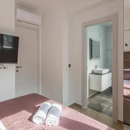 Scenic Kastel Luksic - Three Bedroom شقة Kaštela