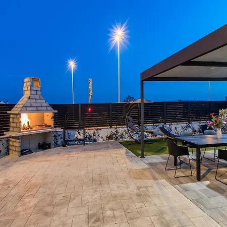 Scenic Kastel Luksic - Three Bedroom