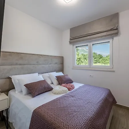 Scenic Kastel Luksic - Three Bedroom شقة *