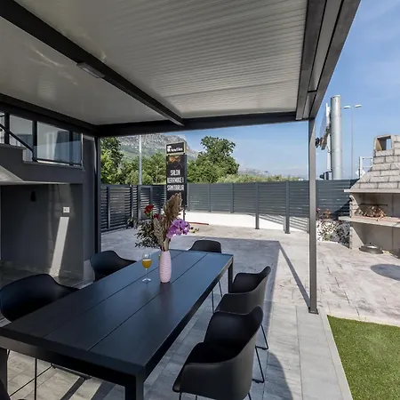 Scenic Kastel Luksic - Three Bedroom Appartement